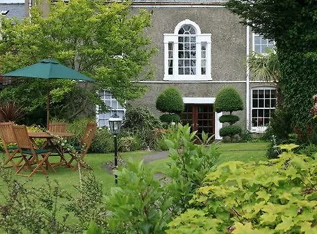 Lonsdale House 3*